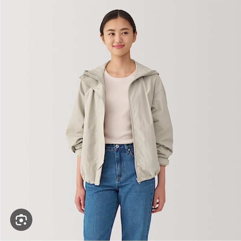 Muji women’s pocket-sized hooded water repellent jacket